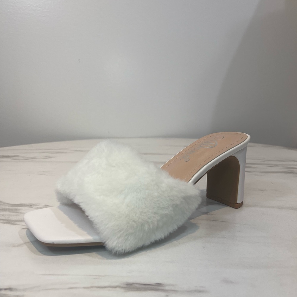 White Textured Mules with Block Heel - Picture 3 of 7